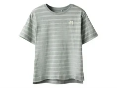 Støvet grøn t-shirt med hvidt stribemønster og logoprint fra Name It 13244046 slate gray